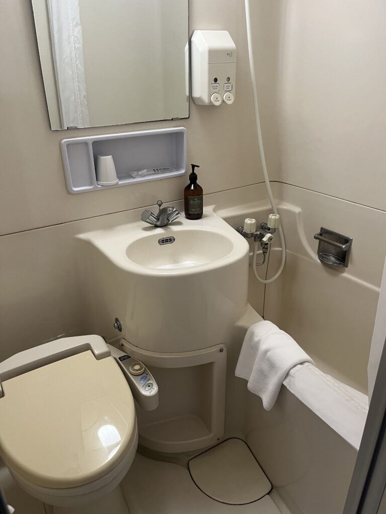 駅前フジグランドホテル、お部屋内のユニットバス。